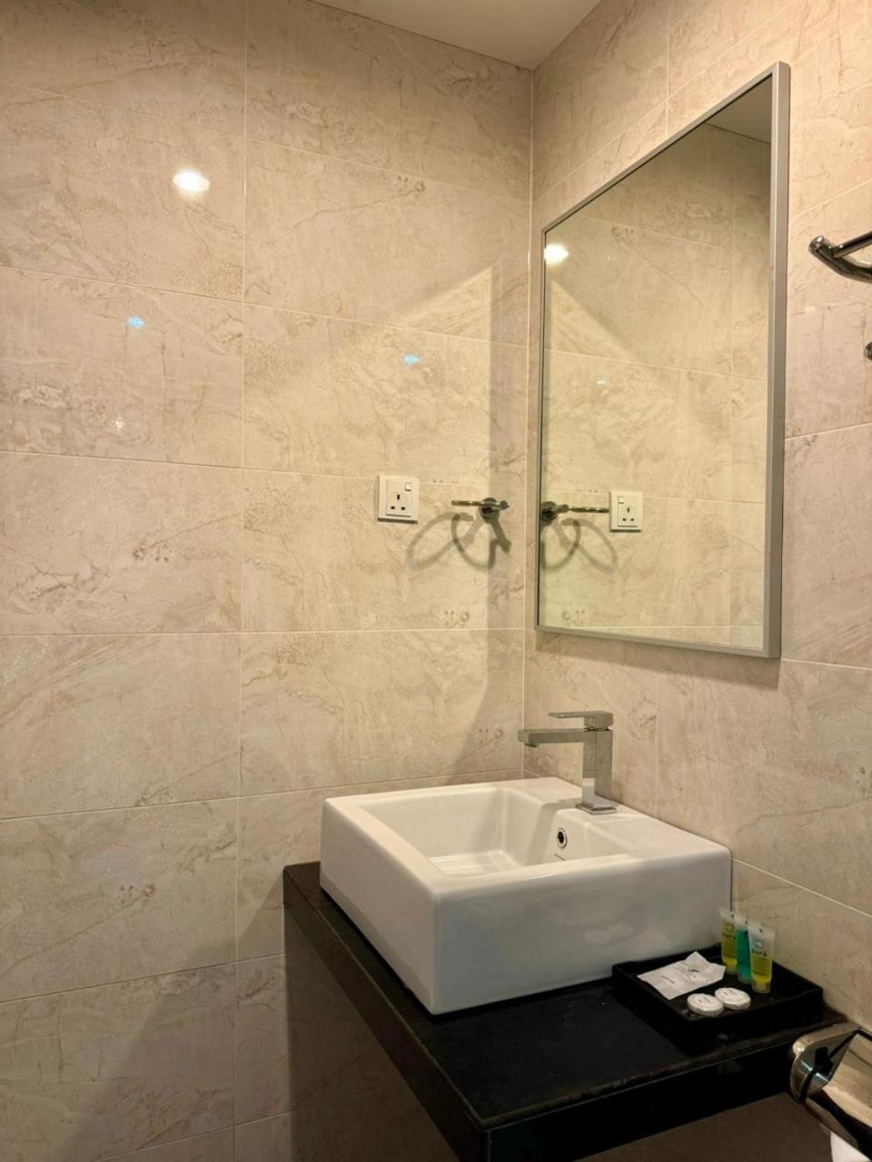 Chariton Hotel Nusa Bestari 新山 外观 照片